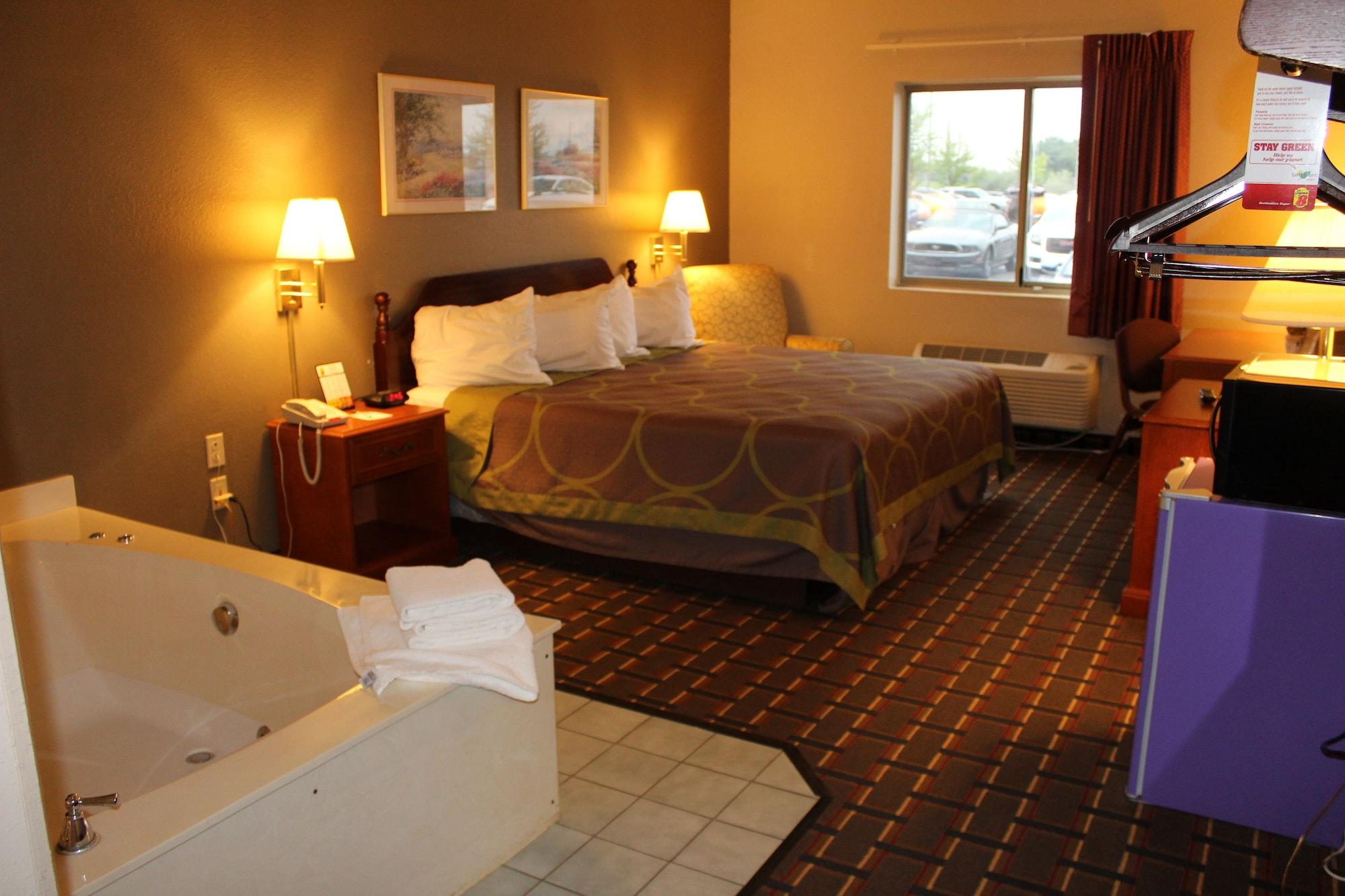 Super 8 By Wyndham Valparaiso Eksteriør billede