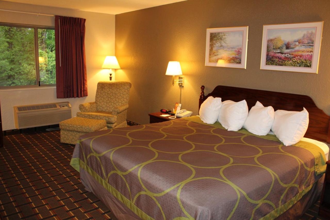 Super 8 By Wyndham Valparaiso Eksteriør billede