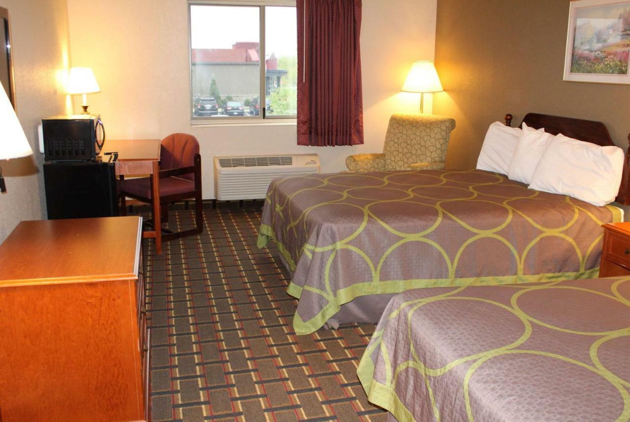 Super 8 By Wyndham Valparaiso Eksteriør billede
